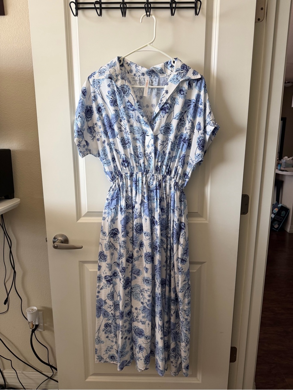 Blue Floral Short-Sleeve Midi Dress - White & Blue NWT